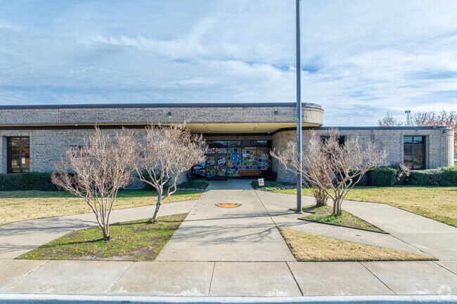 Commerce Elementary School has a overall Niche rating of a B+.