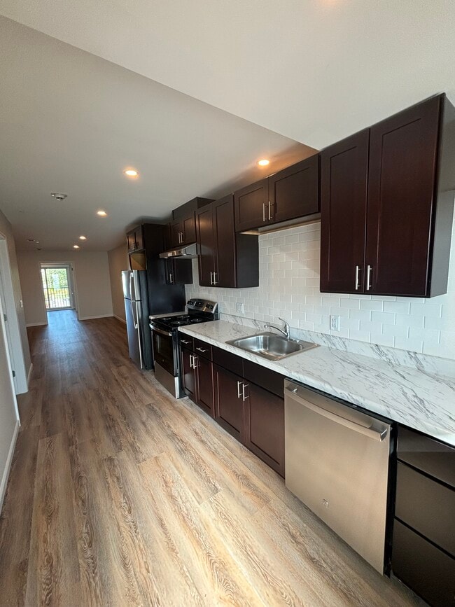 1 Bedroom entry/kitchen