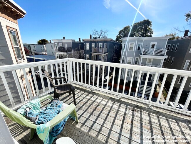9 Taft St unit 3, Dorchester, MA 02125 - photo 5