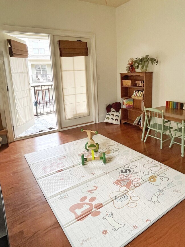 6453 Chariot St, Atlanta, GA 30328 - photo 5