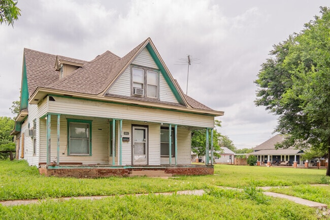 Cute and affordable starter homes are easy to find in Geary.