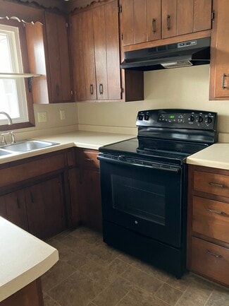 1525 Commanche Ave, Ashwaubenon, WI 54313