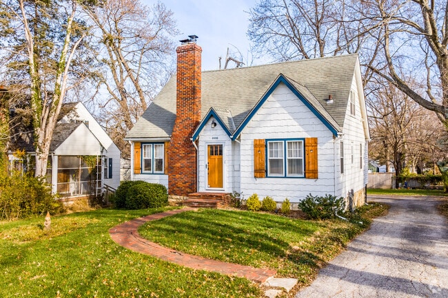Cottage style homes with nice curb appeal are commonly found in the Mission neighborhoods.