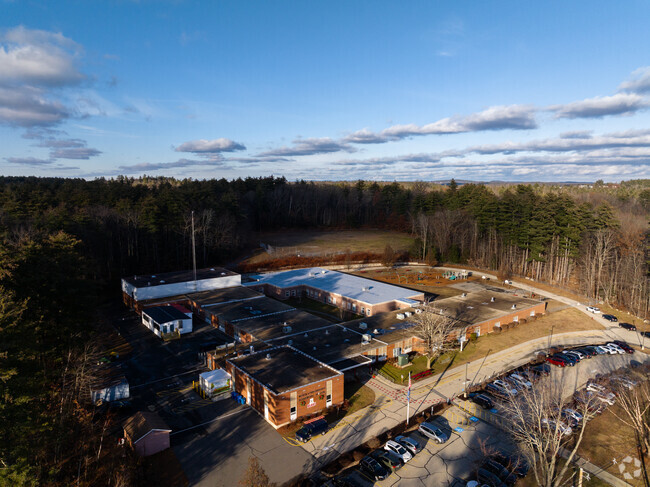 Londonderry Elementary School located in the town of Londonderry, NH serves grades 1-5.