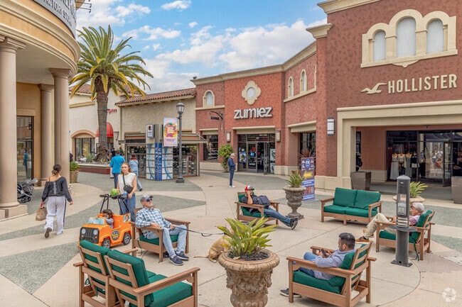 Plaza Las Americas features major brands right on the US/Mexican border.