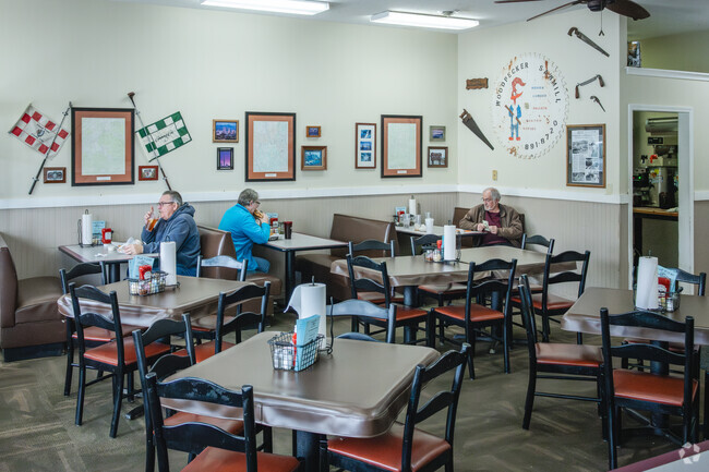 The Blue Ridge Pizza Company is a casual restaurant in Etowah with great food options.