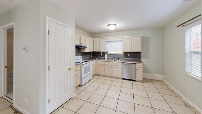 3435 Century Dr, Cumming, GA 30041 - photo 2