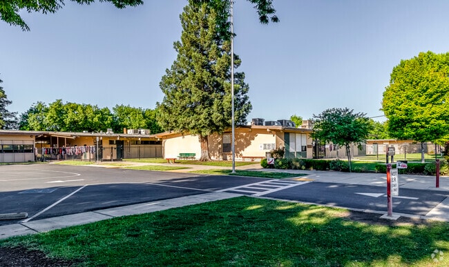 Crowell Elementary School in Turlock, Ca offers classes K-6.