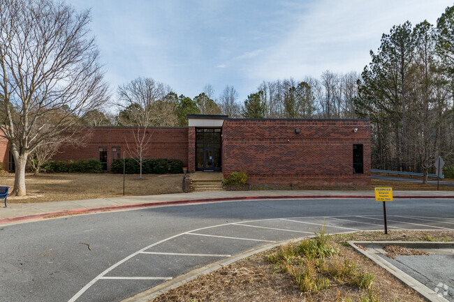 Simpson Middle School has a 15 to 1 student-teacher ratio.