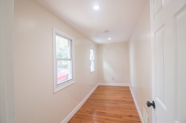 187-189 Littleton Ave unit 1, Newark, NJ 07103 - photo 4