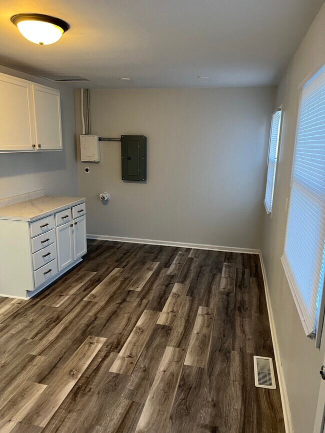 4030 E Seneca Ave, Des Moines, IA 50317 - photo 7