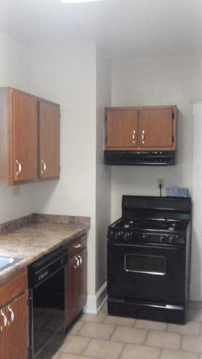 1179 Herschel Ave unit 1st floor, Cincinnati, OH 45208 - photo 5