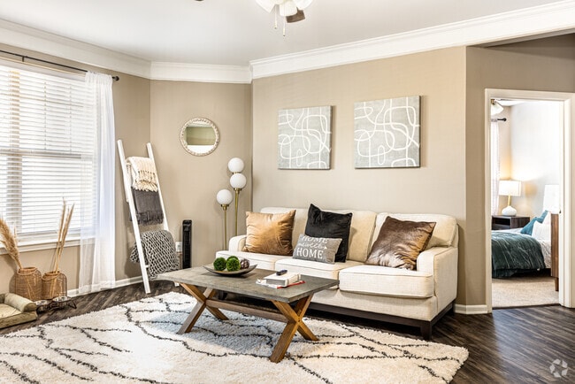 2BR, 2BA - 1169SF