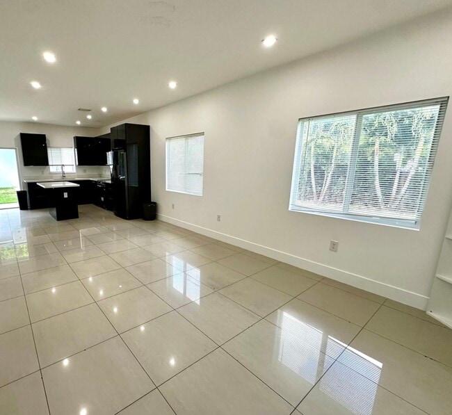 14890 NE 10th Ave, Miami, FL 33161 - photo 5