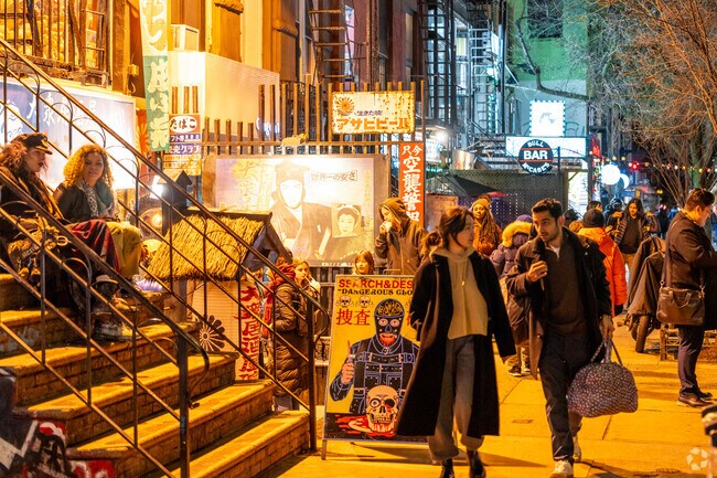 The eclectic St Marks offers dozens of eateries, bars, & tattoo parlors in the East Village.