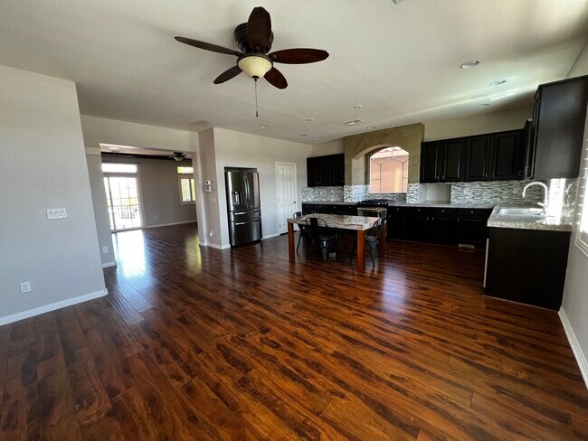 5059 Bonnie Doon Ln, Las Vegas, NV 89141 - photo 5