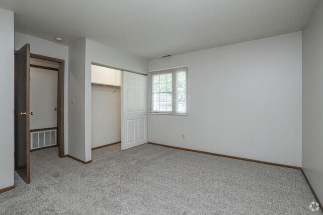 Lancaster Heights, Normal, IL 61761 - photo 4