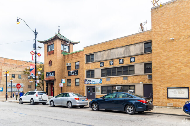 Pui Tak Christian School is located in Chicago.