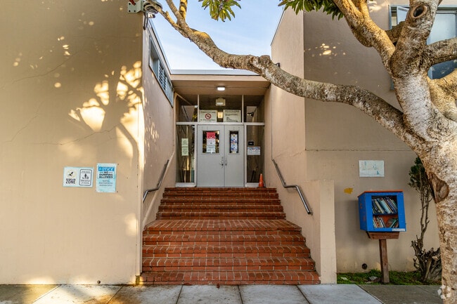 The entrance to Woodrow Wilson Elementary.