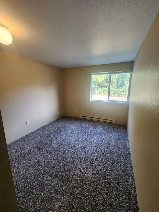 Heather Ridge, 2 Bedrooms, 1 Bathroom Apartments for Rent!, Bellingham, WA 98225 - photo 7