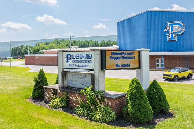 Palmerton Area Junior High School serves 277 students.