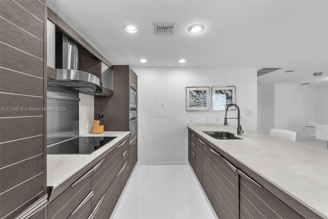 200 Biscayne Blvd unit 3908, Miami, FL 33132 - photo 7