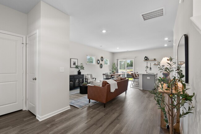 153 Cavendish Dr, West Columbia, SC 29169 - photo 5