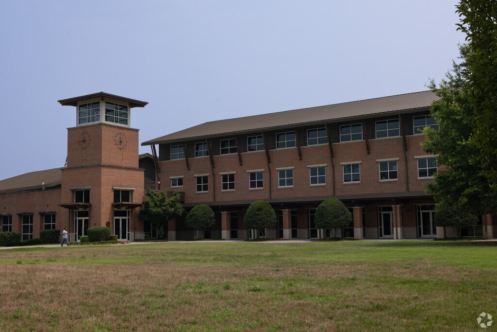 Main entrance to The Mount Vernon School in OTP Sandy Springs, Atlanta GA