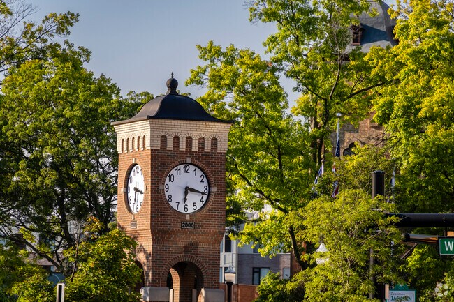 Downtown Jackson’s vintage buildings offer a glimpse of early 20th-century design.