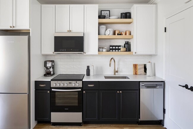 Pelham Hall, Brookline, MA 02446 - photo 4