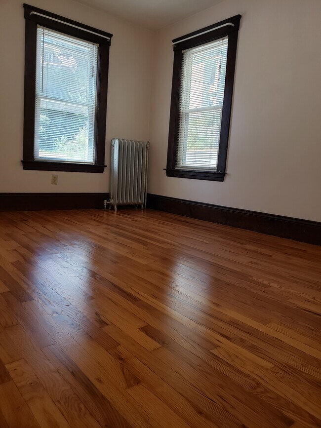 21 Waverly St, Fitchburg, MA 01420 - photo 6