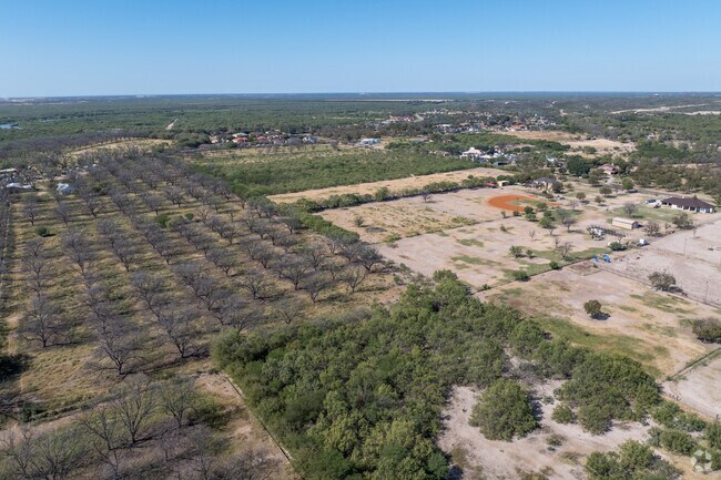 Deer Run is close to farmland and the Rio Grande near Eagle Pass.