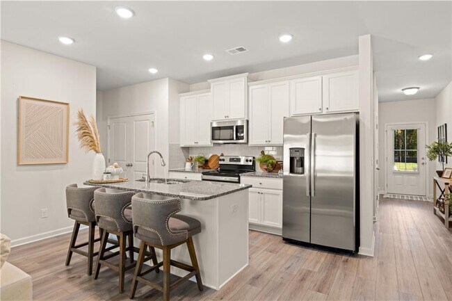 541 Tuskegee St, McDonough, GA 30253 - photo 5