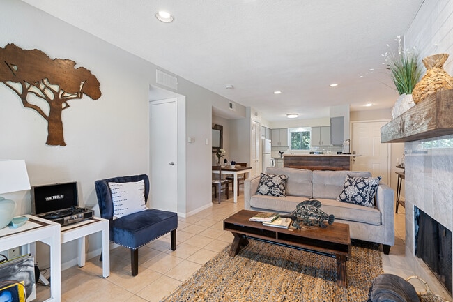 12100 Melville Dr unit 610F, Montgomery, TX 77356 - photo 3