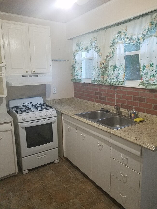 21 Sunship Rd, Dundalk, MD 21222 - photo 2