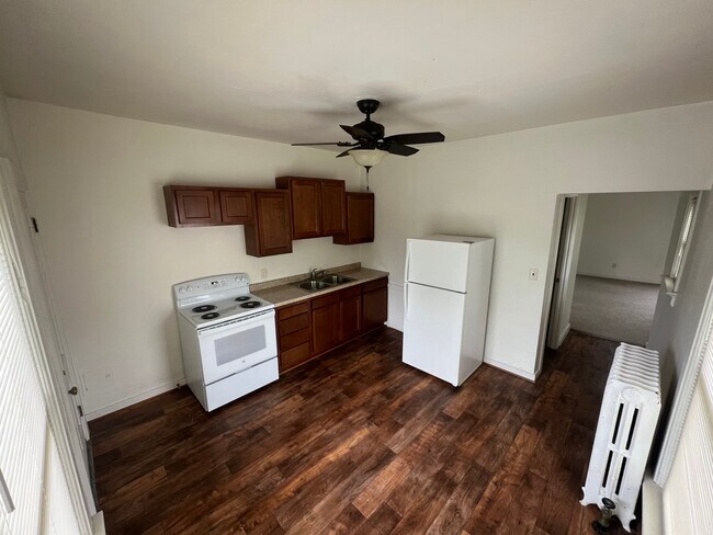 413 10th St S unit 413, La Crosse, WI 54601 - photo 2