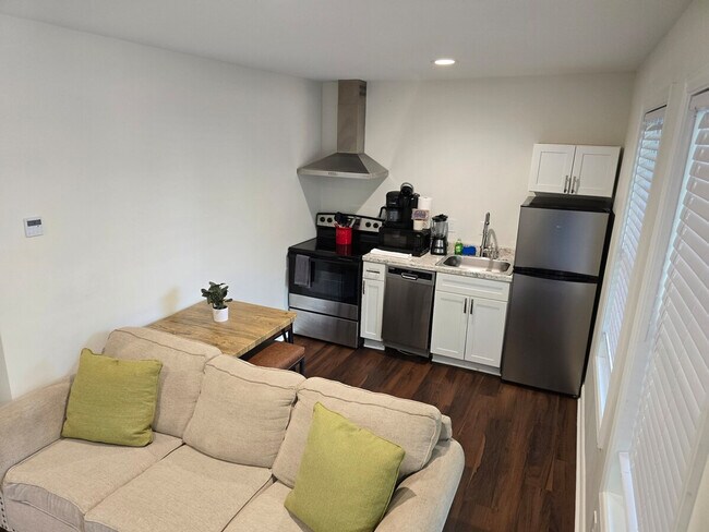 1307 Buncombe Rd unit ID1234795P, Greenville, SC 29609 - photo 3