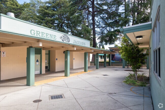 Greene Middle School is one of University South's public middle school options.