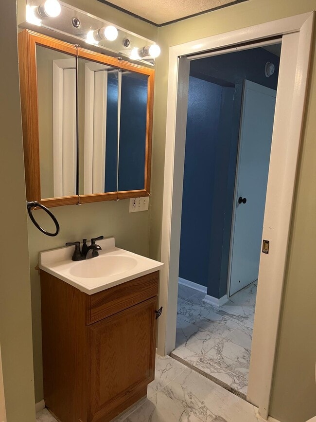 2 Tracy St unit 2 Bedroom, Binghamton, NY 13905 - photo 2