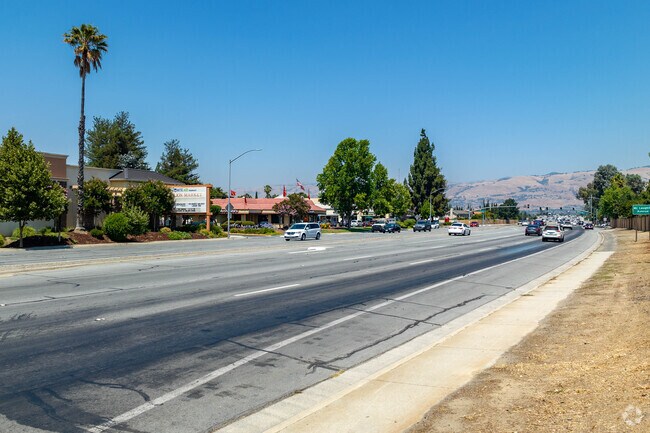 Stonegate is just minutes away from US 101.