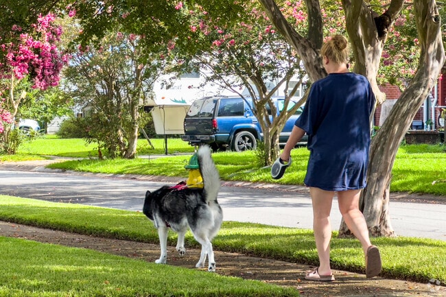 The sidewalk lined streets of Ballentine Place make it easy for residents to get around.
