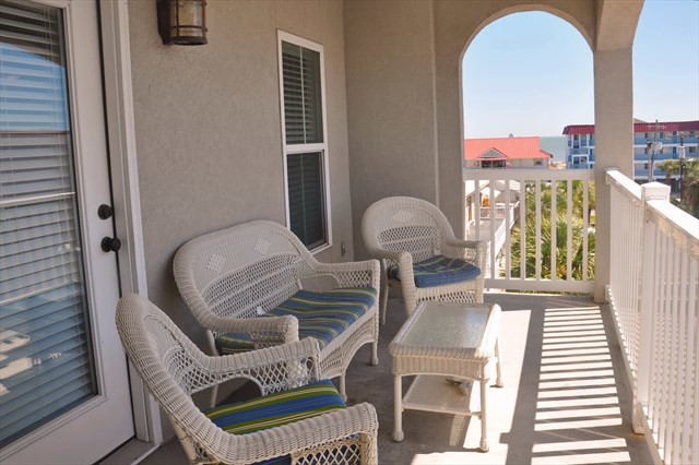 Glimpses of ocean from covered balcony