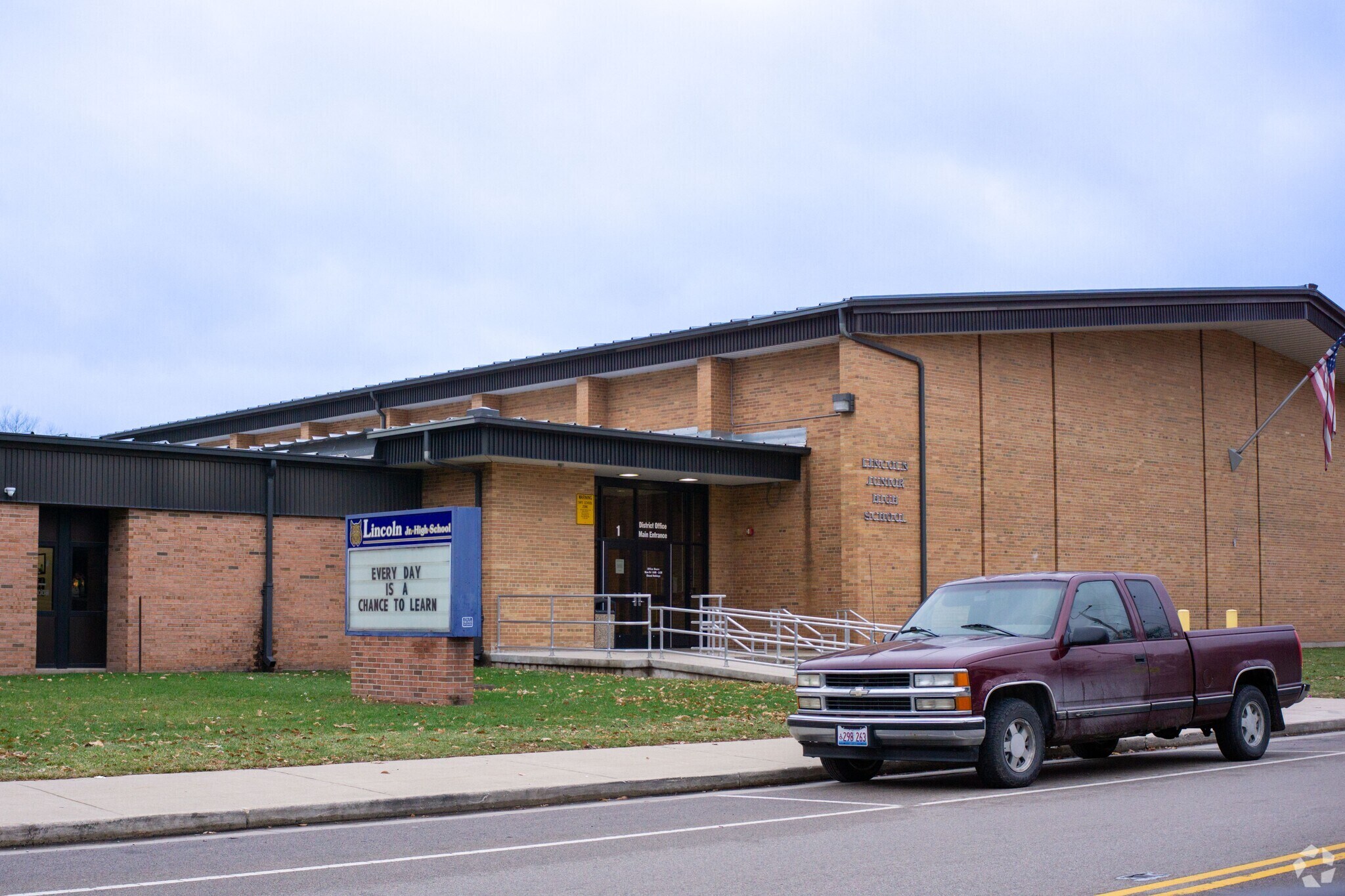 1140 7th St, La Salle, IL 61301 MLS MRD12184514