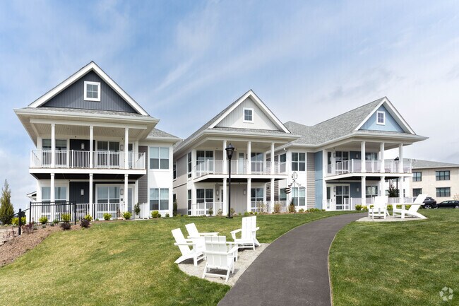 Facing the water and soaking all that Mother Nature has to offer in Harbor Isle at the Avalon.
