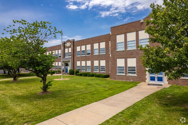 Clever EleMiddle School in Clever Missouri provides public education Kindergarten through 8th.