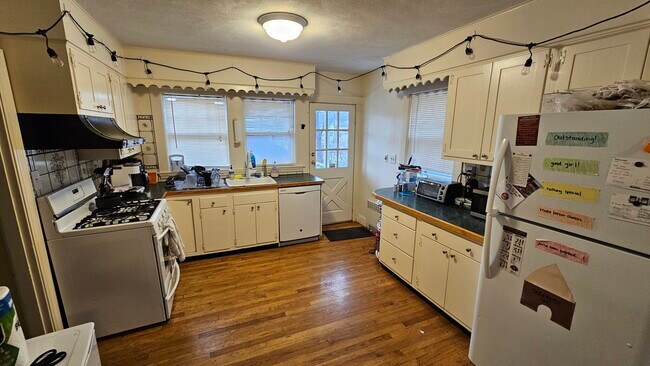 52 Greycliff Rd, Brighton, MA 02135 - photo 2