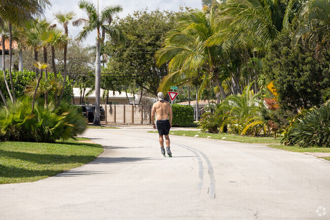 Rollerblading is a really good outdoor exercise that you can do in Boulevard Park Isle.