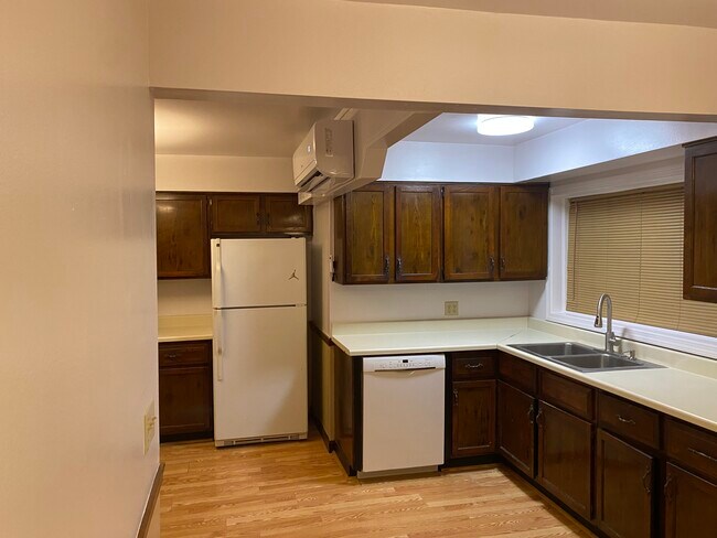 1425 Manville Rd unit 4, Woonsocket, RI 02895 - photo 4