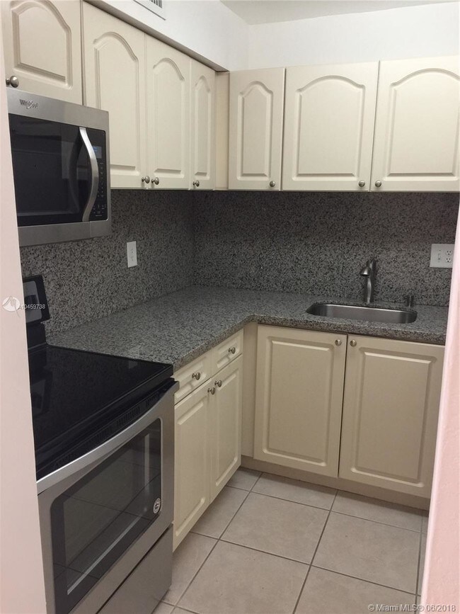 9403 SW 76th St unit 301, Miami, FL 33173 - photo 3