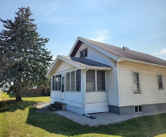 2213 N Roosevelt Ave, Burlington, IA 52601